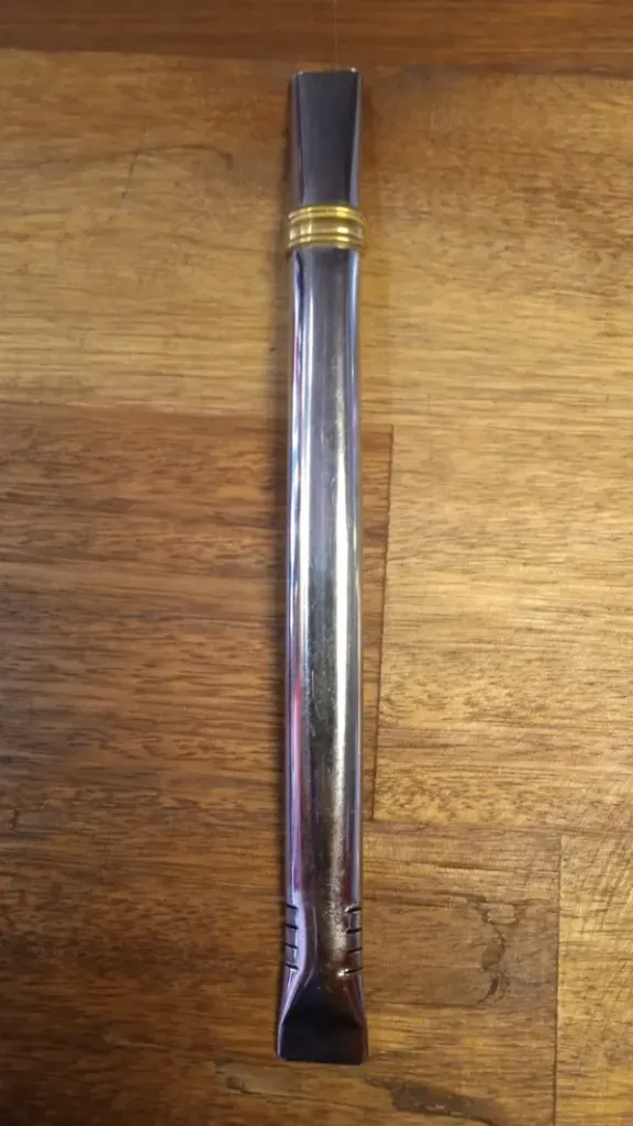 Bombilla plana de acero con anillo dorado ancha