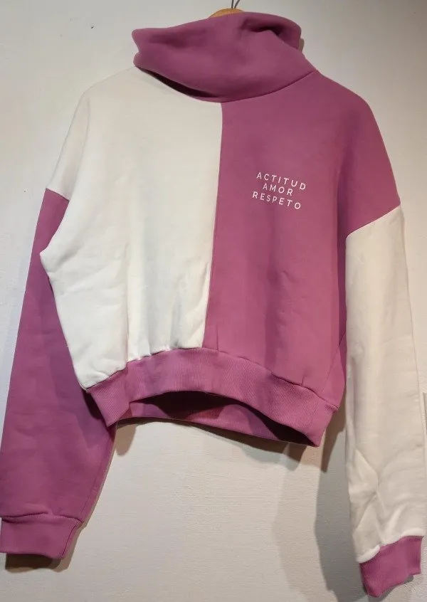 Buzo blanco y violeta "Actitud, amor, respeto" talle 2