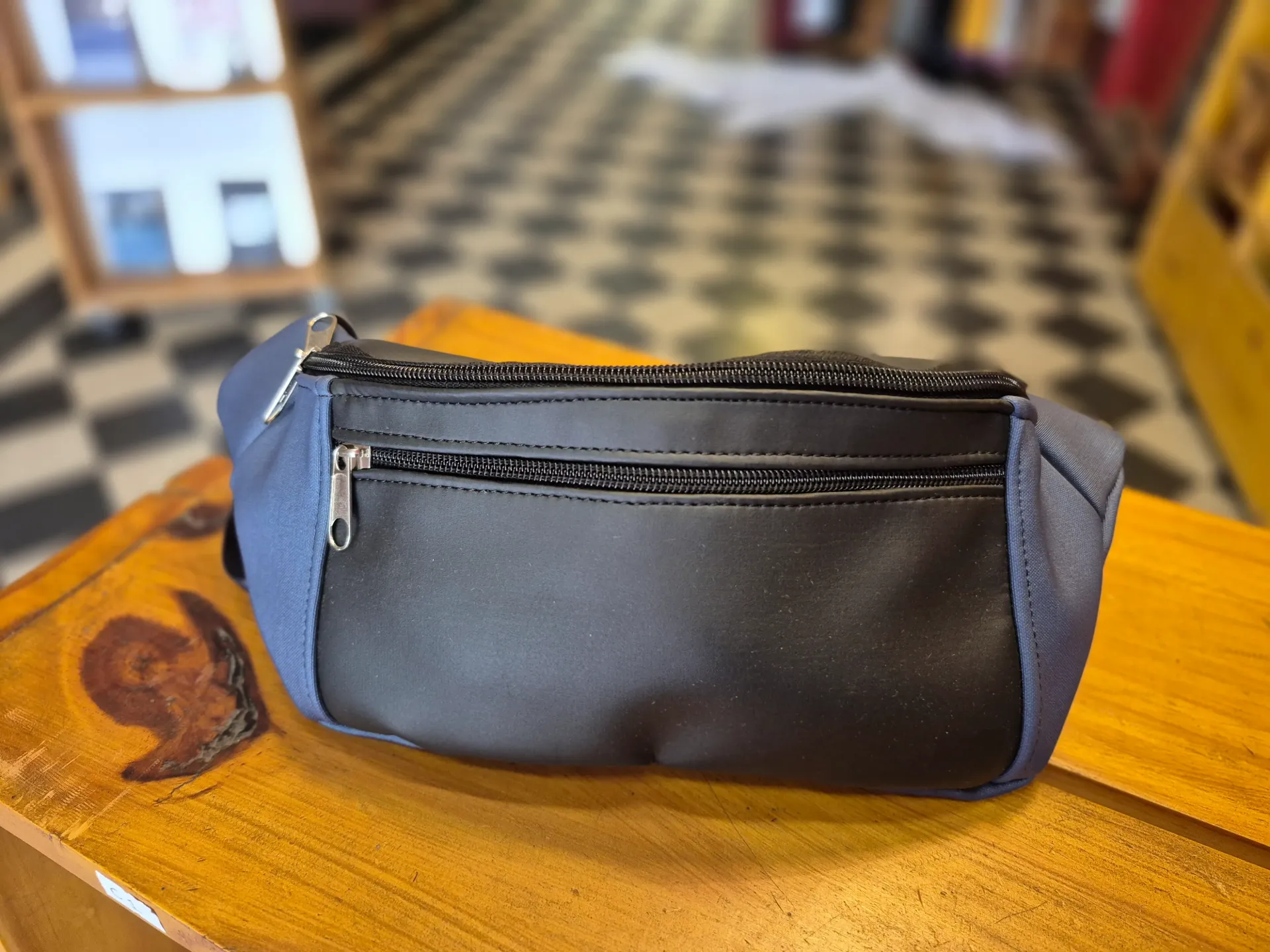 Riñoneras de cuerina con bolsillo Azul