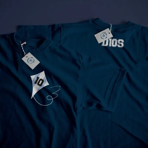 Remera "Diego Maradona" Barrilete (Negra, M)
